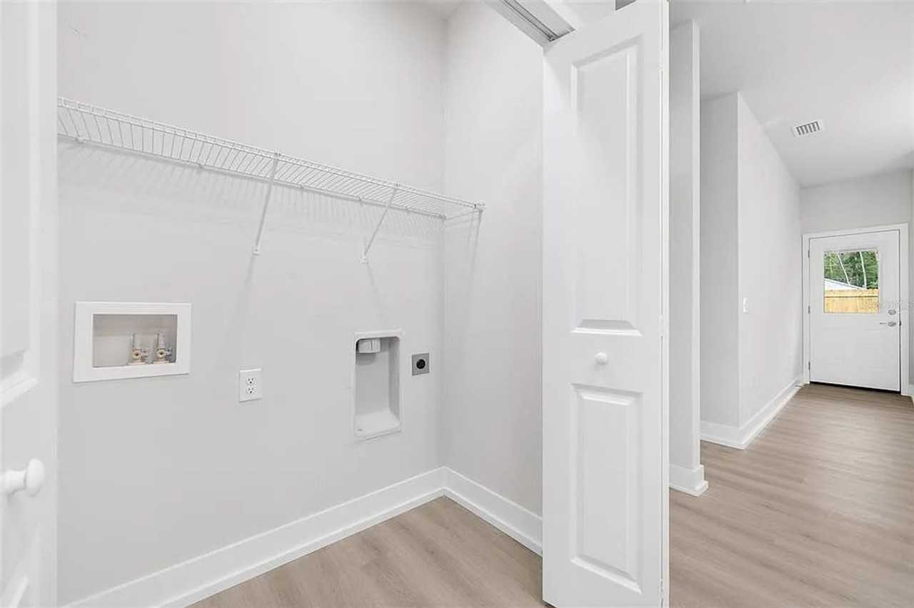 8572 Nw 39th Cir - Photo 5 of 9