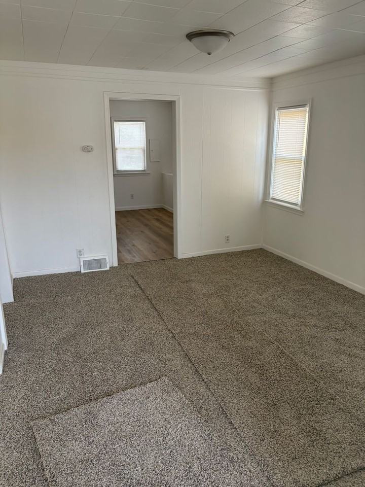 25745 Princeton St - Photo 3 of 16