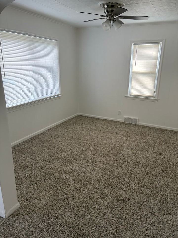 25745 Princeton St - Photo 4 of 16