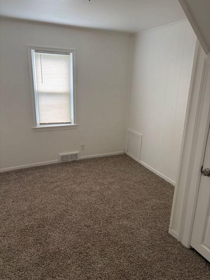 25745 Princeton St - Photo 5 of 16