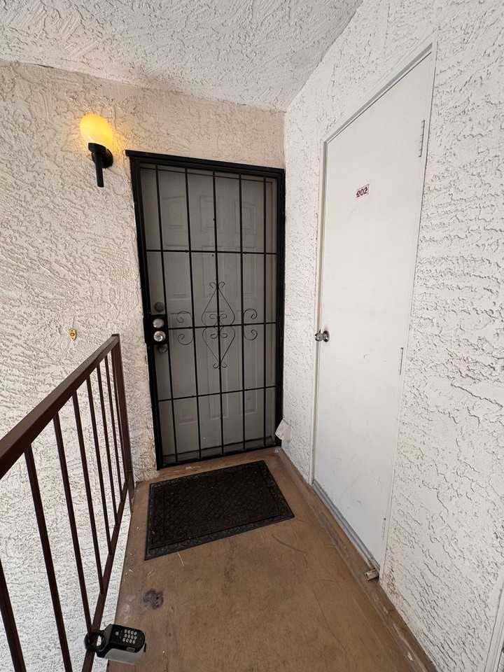 6659 W Tropicana Ave - Photo 2 of 13
