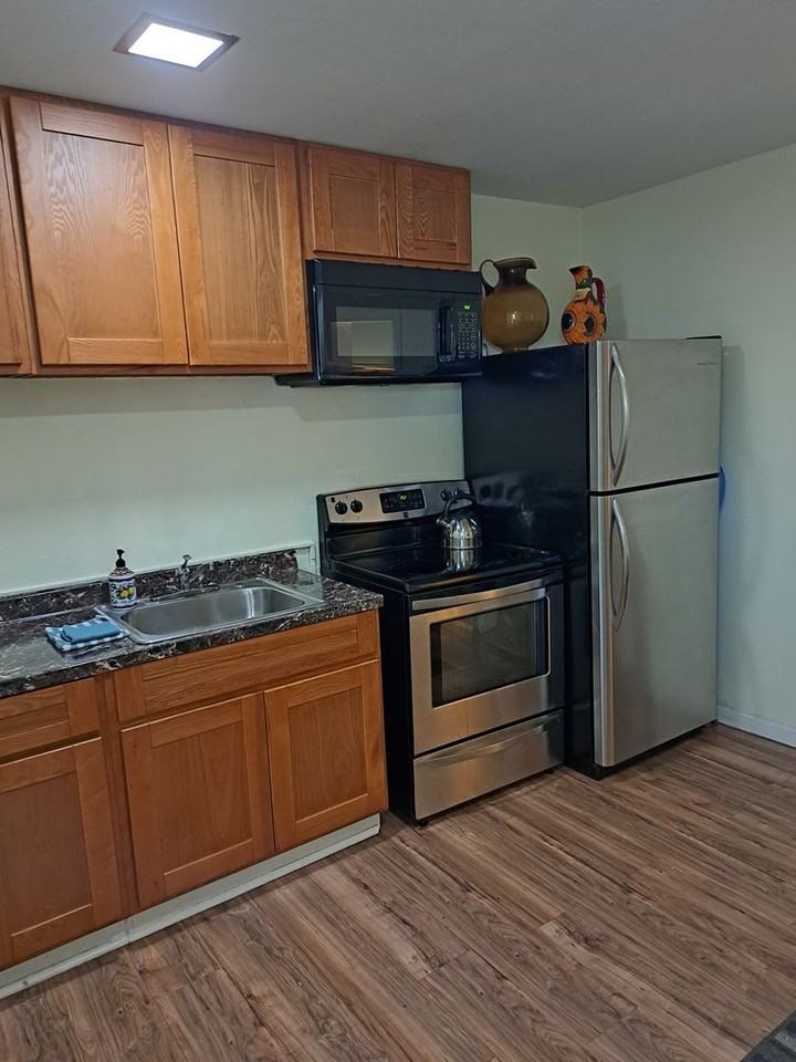 5533 Clark Ave - Photo 2 of 11