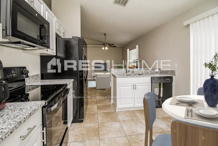 1837 Lacy Ln - Photo 5 of 15