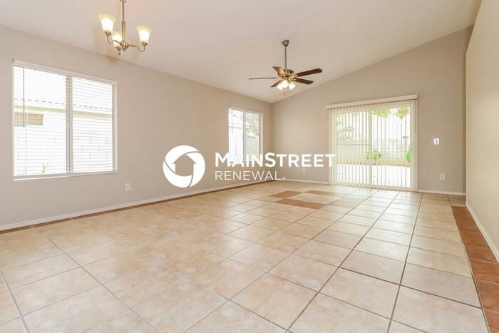 7721 W Rancho Dr - Photo 5 of 16