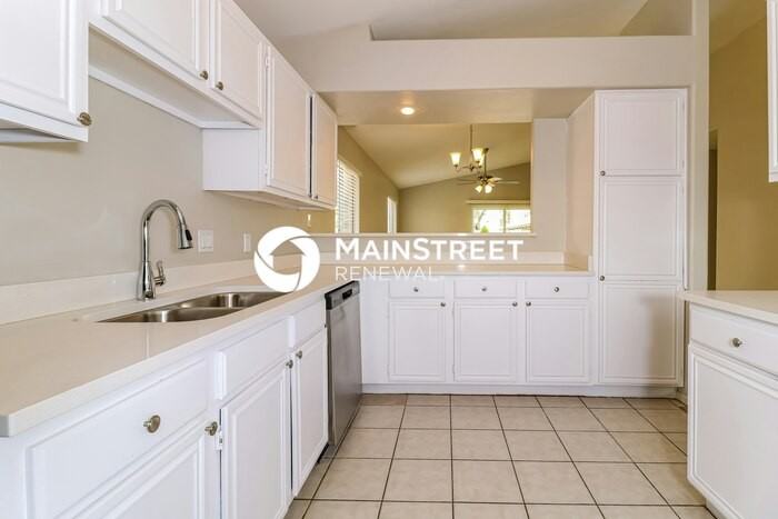 7721 W Rancho Dr - Photo 6 of 16