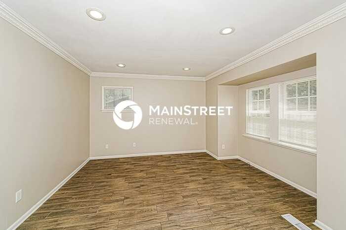 5240 Jean Dr - Photo 5 of 19