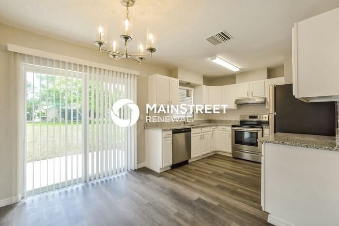 1123 Wycliffe St - Photo 5 of 16