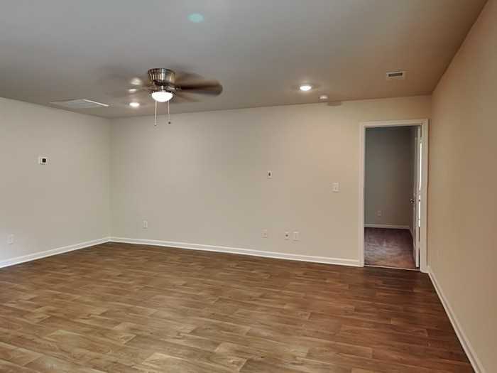 302 Crooked Pine Ct - Photo 5 of 22