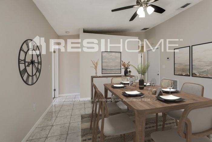 12752 Sw 265th Ter - Photo 4 of 17
