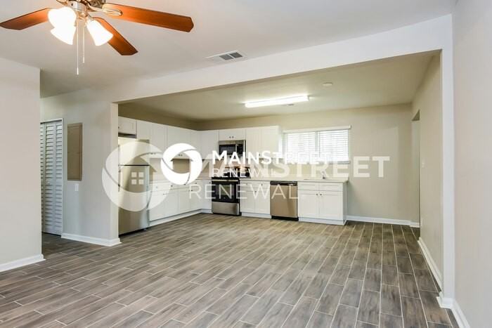 3715 Meadowview Dr - Photo 4 of 16
