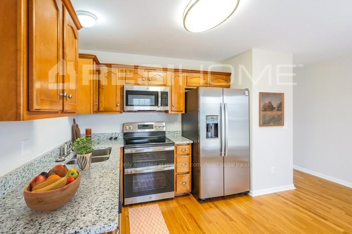 1607 Wellington Dr - Photo 2 of 17