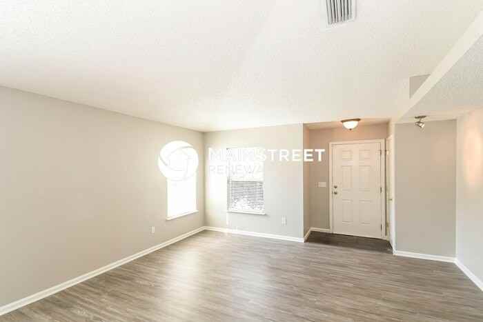 1228 Spring Creek Ct - Photo 3 of 16