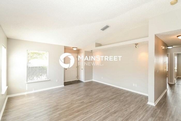 1228 Spring Creek Ct - Photo 4 of 16