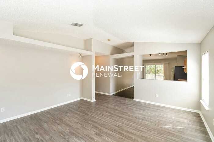 1228 Spring Creek Ct - Photo 5 of 16