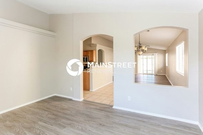 9016 W Pinchot Ave - Photo 3 of 16