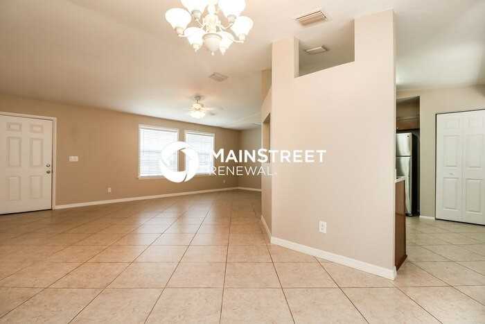 721 Nw Douglas Cir - Photo 5 of 16