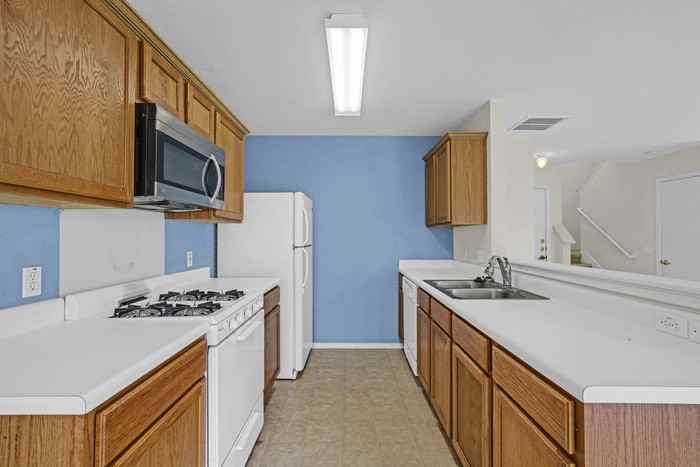 5509 Bentsen Ln - Photo 2 of 19