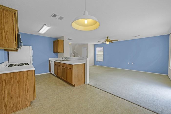 5509 Bentsen Ln - Photo 4 of 19