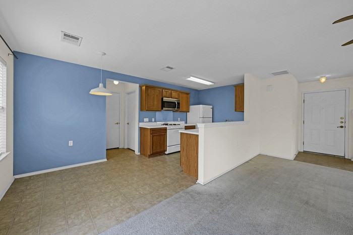 5509 Bentsen Ln - Photo 5 of 19