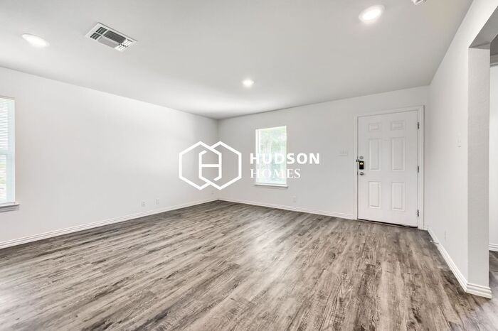 1601 Hays St - Photo 3 of 14