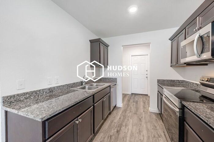 1601 Hays St - Photo 5 of 14