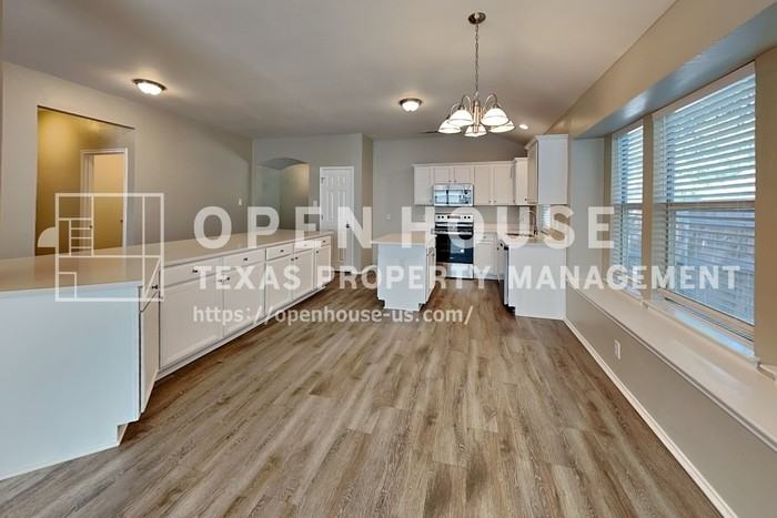 7016 Raintree Way - Photo 6 of 20