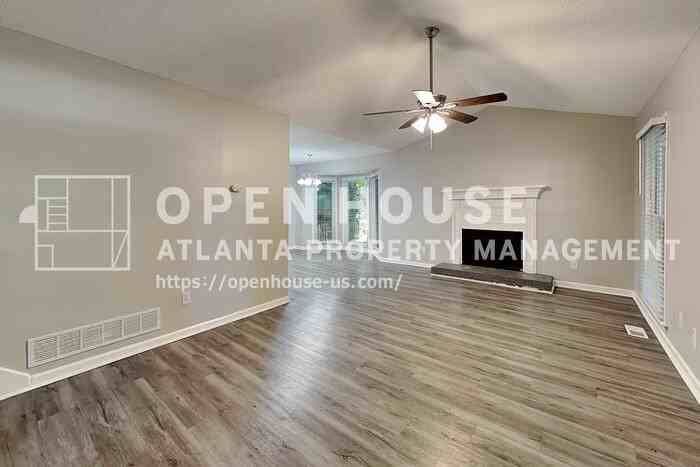 323 Sumer Ln N - Photo 4 of 20