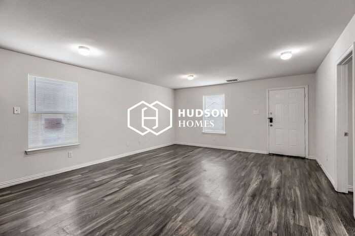 4303 Jamaica St - Photo 3 of 14