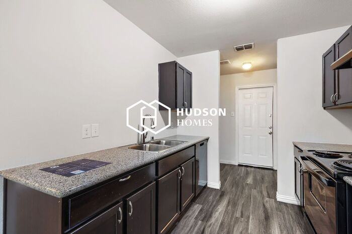 4303 Jamaica St - Photo 5 of 14