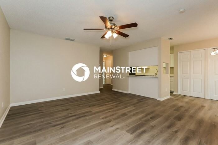 1114 Park St - Photo 4 of 18
