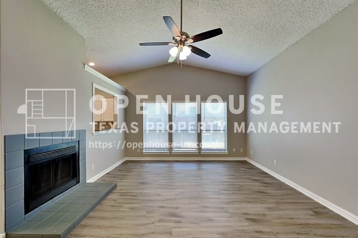407 Rosemary Ln - Photo 5 of 20
