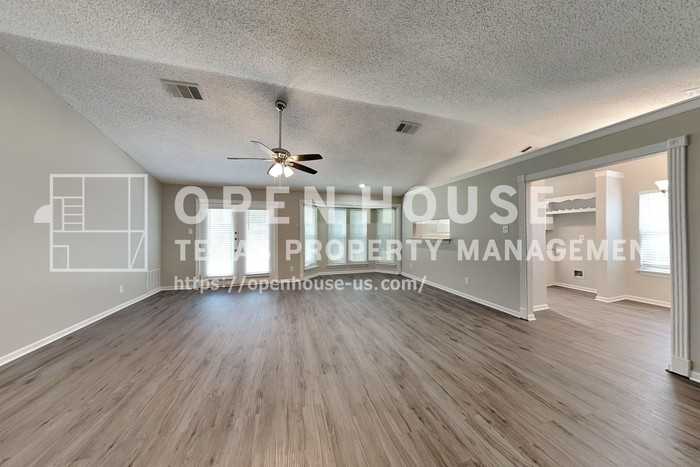 3512 Riverview Dr - Photo 5 of 20
