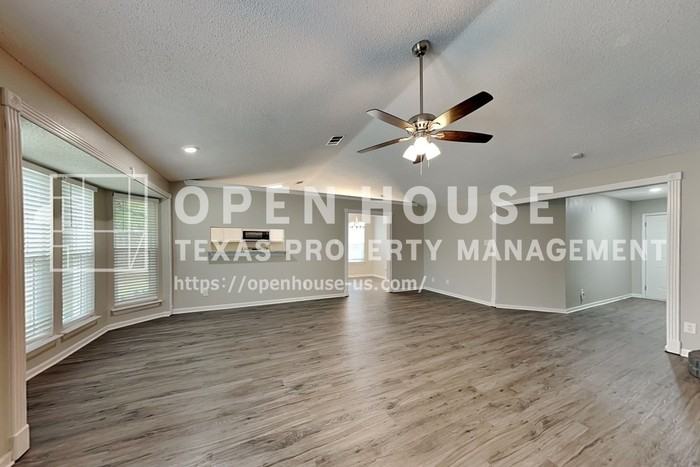 3512 Riverview Dr - Photo 6 of 20