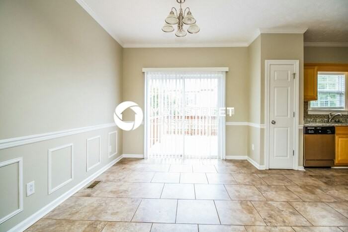 2806 Waywood Dr - Photo 3 of 15