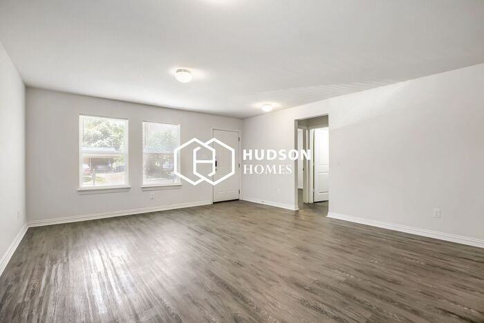 408 Jonathan St - Photo 3 of 14