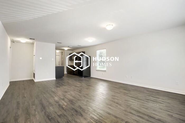 408 Jonathan St - Photo 4 of 14