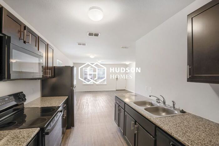 408 Jonathan St - Photo 6 of 14
