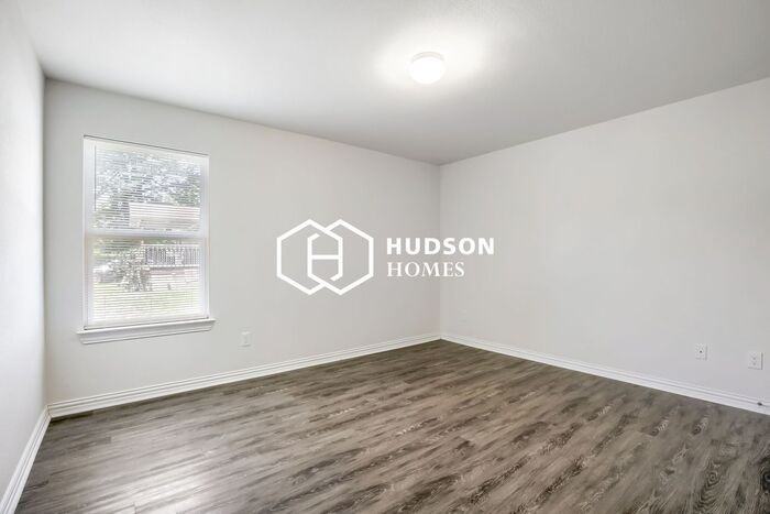 408 Jonathan St - Photo 7 of 14