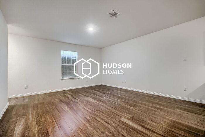 302 Dorie St - Photo 4 of 14