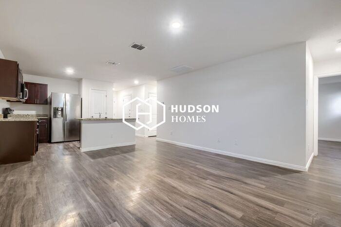302 Dorie St - Photo 5 of 14
