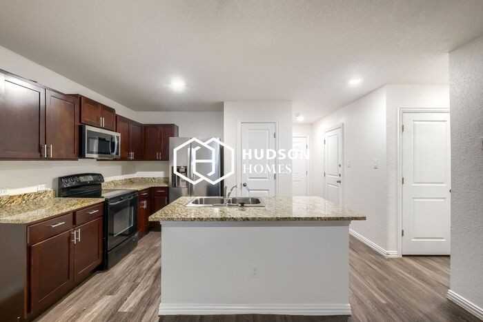 302 Dorie St - Photo 6 of 14