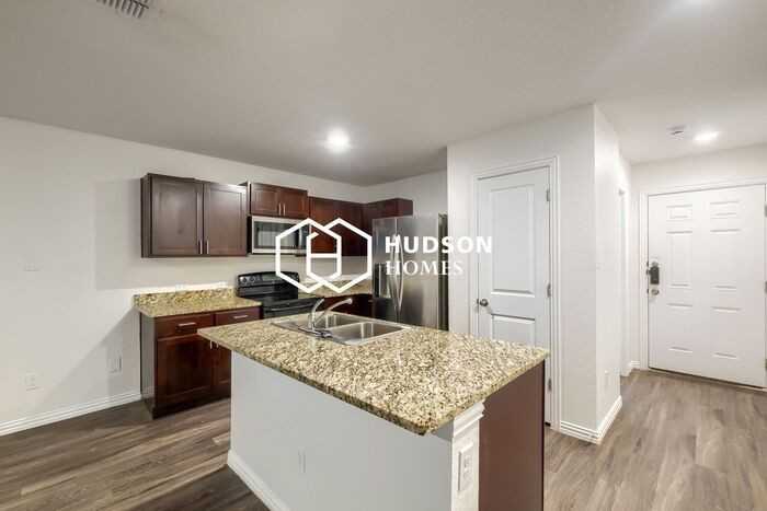 302 Dorie St - Photo 7 of 14