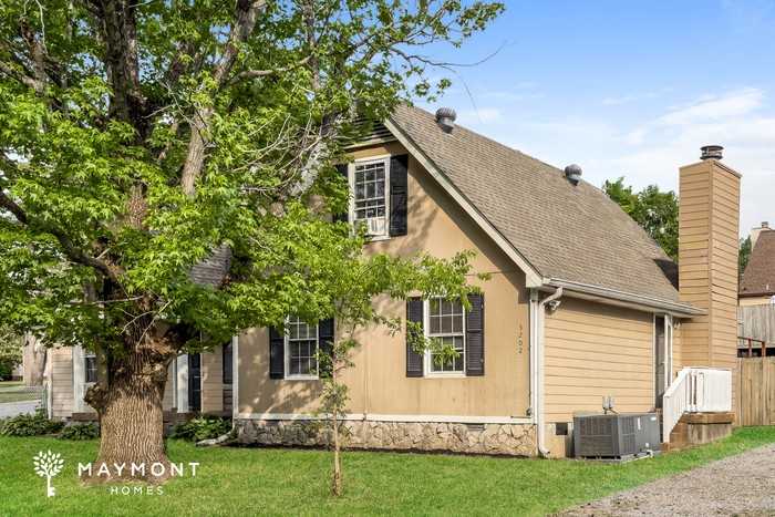 3202 Lakeford Dr - Photo 5 of 17