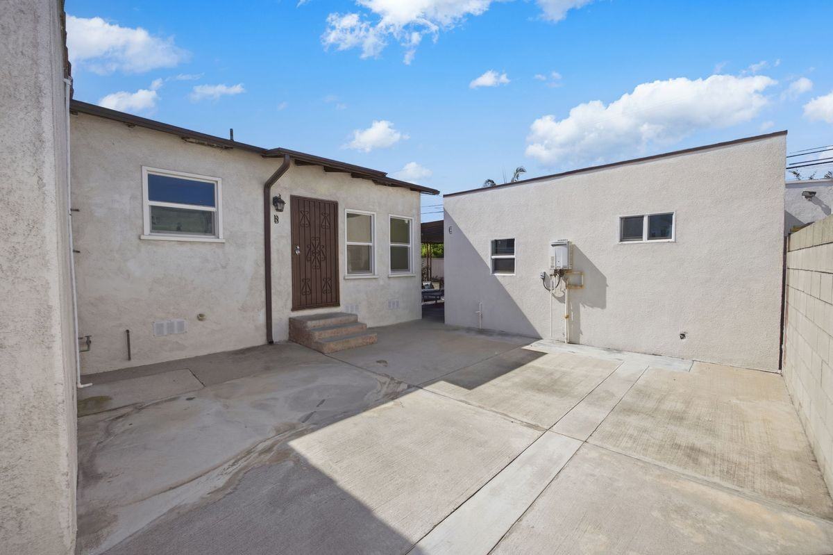 2565 Kansas Ave ##B - Photo 2 of 15