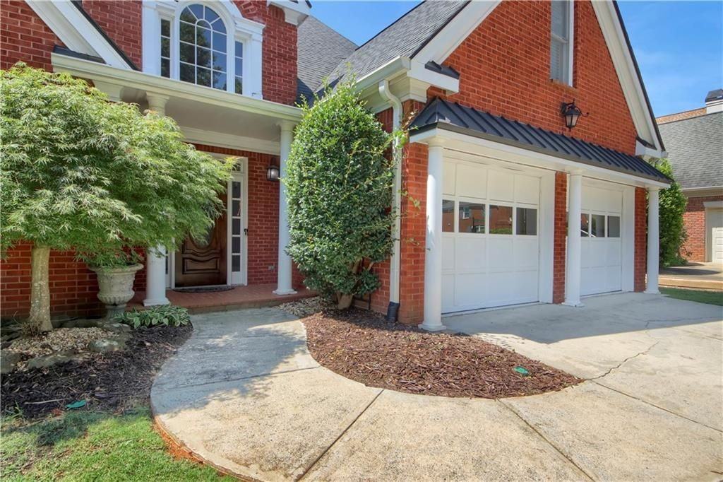 312 Declaire Way Ne - Photo 2 of 36