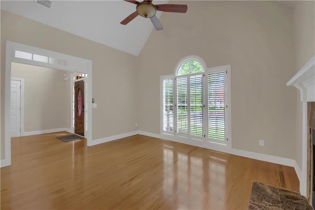312 Declaire Way Ne - Photo 5 of 36