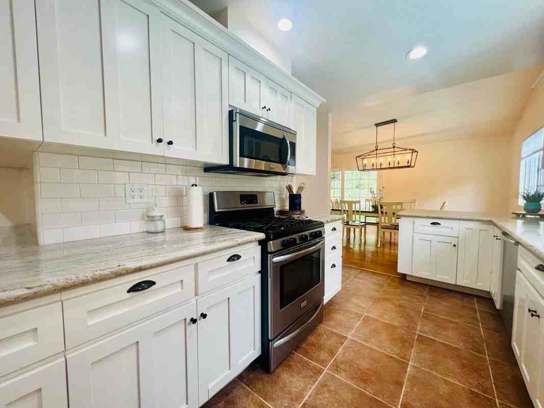 5309 Lockhurst Dr - Photo 4 of 18