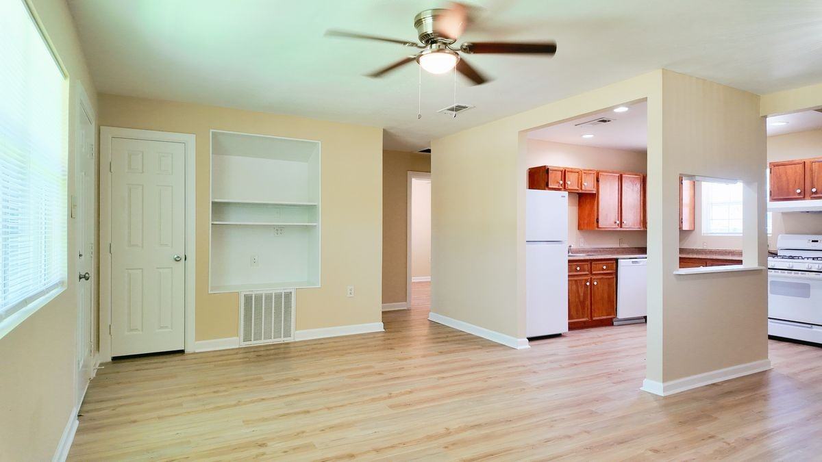 1221 Bayou Shore Dr - Photo 3 of 5