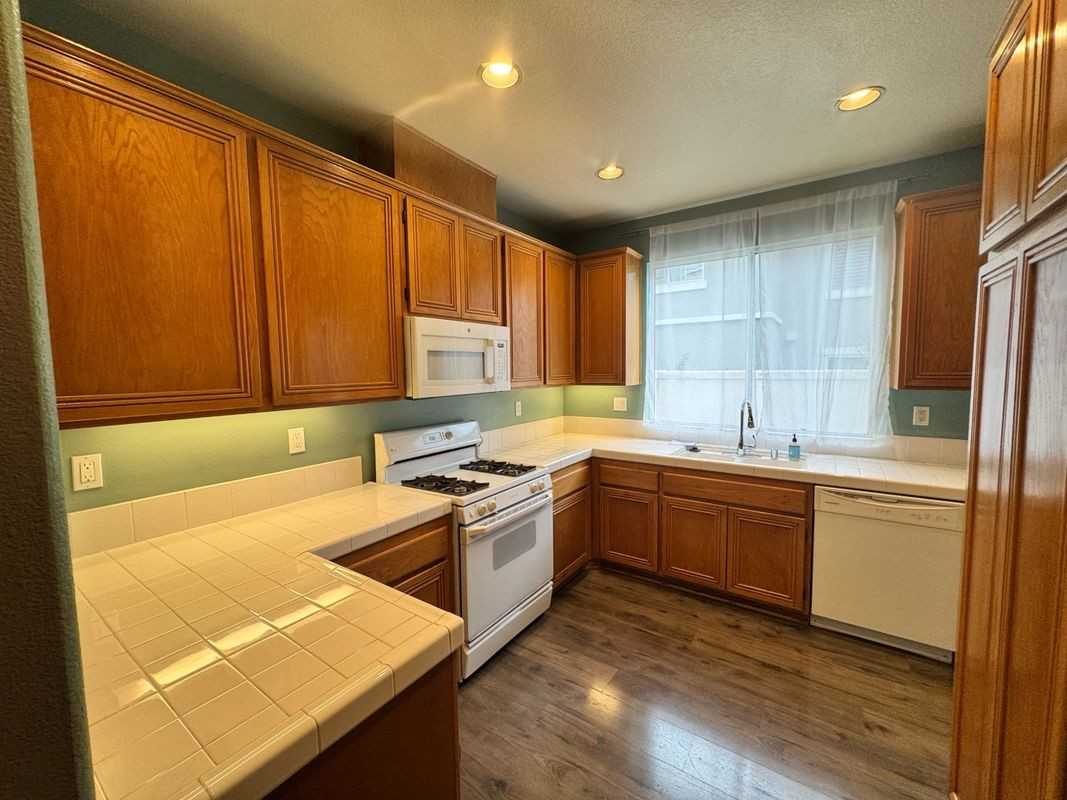 74 Seacountry Ln - Photo 4 of 23