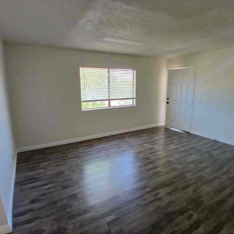 509 E Avenue Q2 Apt B - Photo 2 of 11